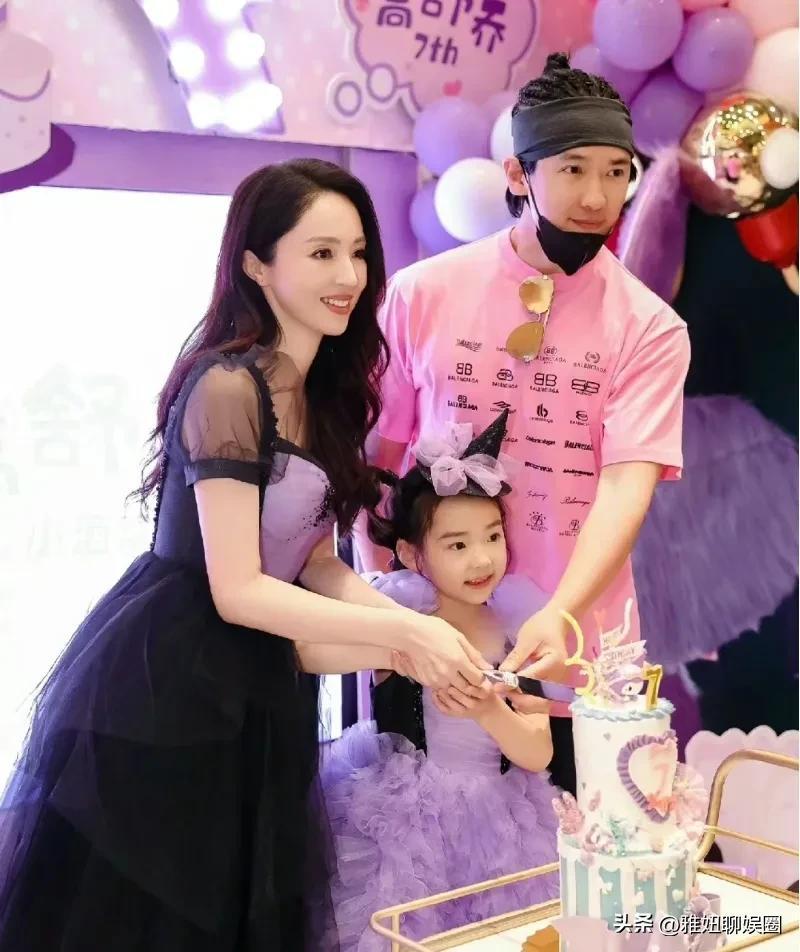 高云翔最新圖片，學(xué)習、變化與自信的舞臺風(fēng)采展示