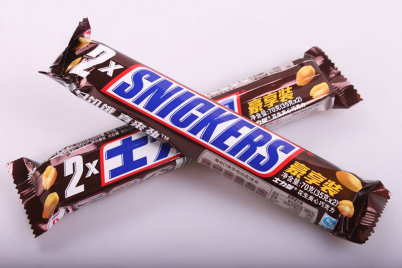 士力架最新廣告臺詞，時(shí)代印記的力量之源