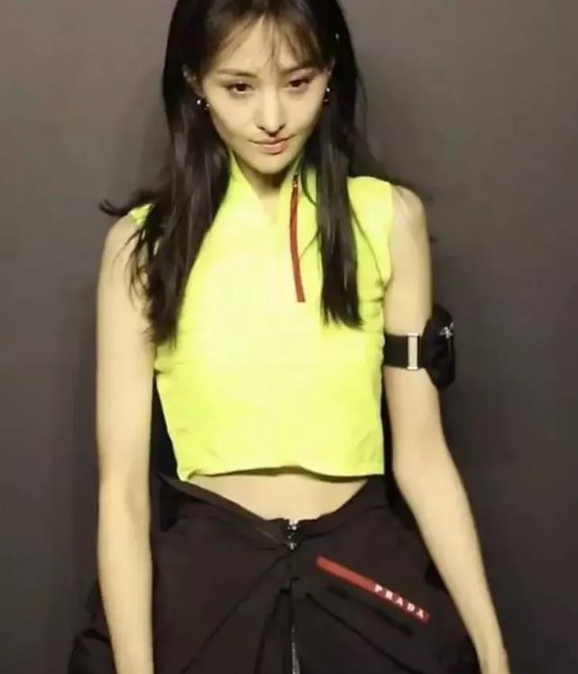 鄭爽最新動(dòng)態(tài)2024，多維度審視與深度探討