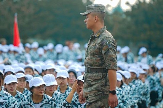 最新軍旅歌曲2024，軍歌嘹亮，情義永恒
