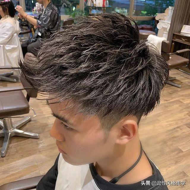 男性最新發(fā)型，心靈與自然的時(shí)尚之旅
