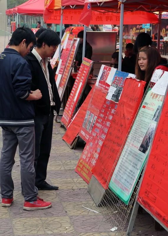 豐城最新晉工招聘，小巷中的獨特機遇，探索職業(yè)新篇章！