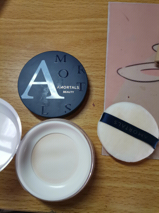 最新散粉測評，與自然美景同行，尋找內心的寧靜與平和的妝容秘籍