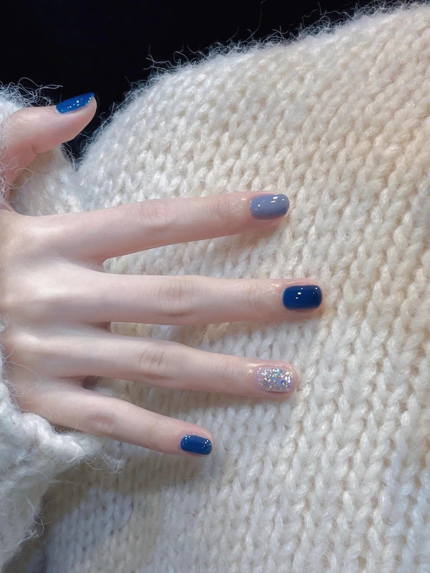 最新美甲時(shí)尚，愛(ài)的色彩與日常陪伴的魅力