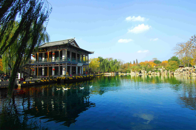 大明湖深度游，巷弄美食秘境探索