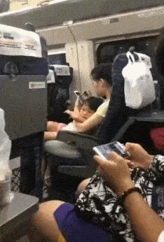 最新地鐵男必備神器，高科技伴侶引領(lǐng)未來(lái)出行風(fēng)潮