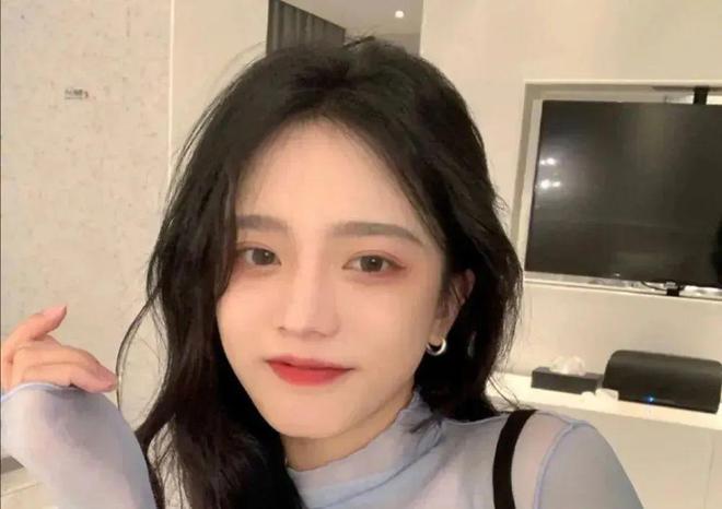 最新長(cháng)發(fā)美女視頻，心靈與自然的絕美之旅