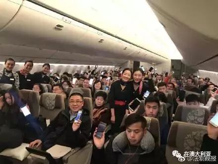 藍航空姐王靜新篇章，翱翔天際的溫暖使者，展現職業(yè)風(fēng)采與愛(ài)心傳遞