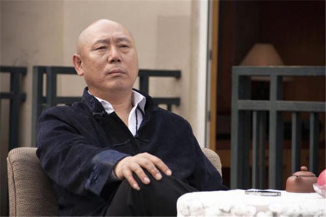 李成儒，從舞臺到熒屏的自信蛻變與成就感滿(mǎn)滿(mǎn)之路