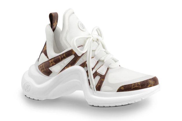 最新款LV女鞋登場(chǎng)，時(shí)尚巔峰之作閃耀亮相