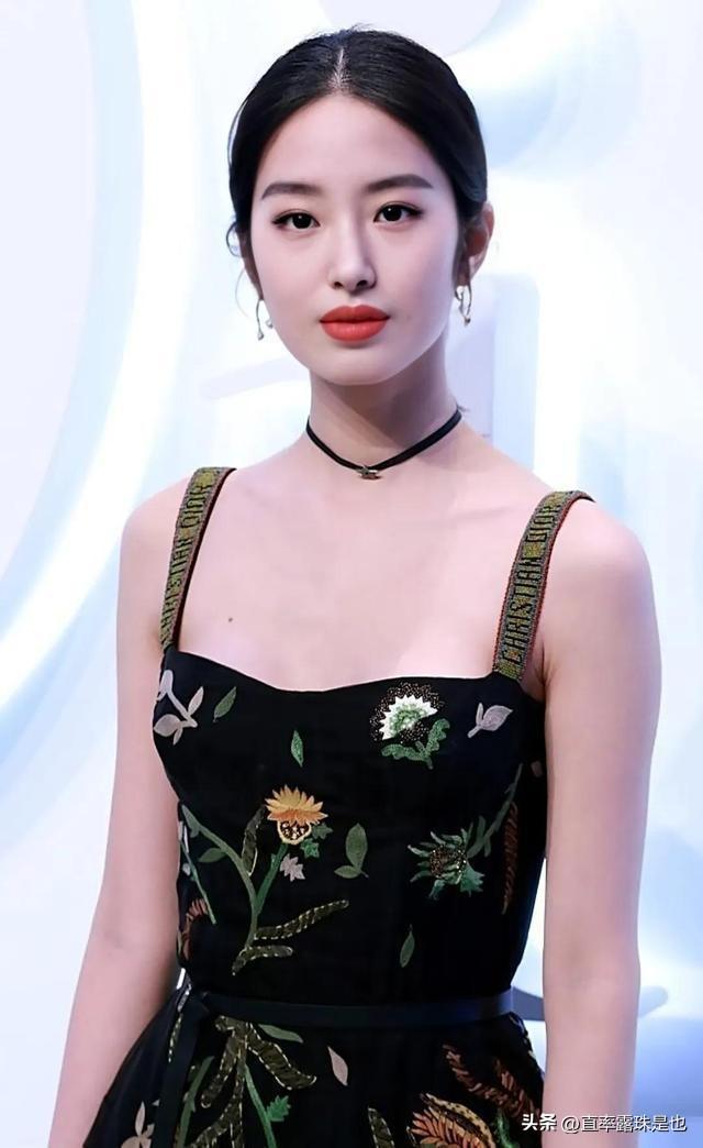 演員鈺探尋隱秘寶藏，小巷特色小店的奇妙之旅