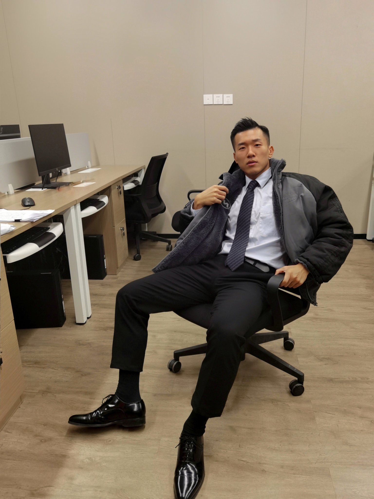 呆叔最新風(fēng)采，新晉時(shí)尚偶像引領(lǐng)潮流新風(fēng)尚