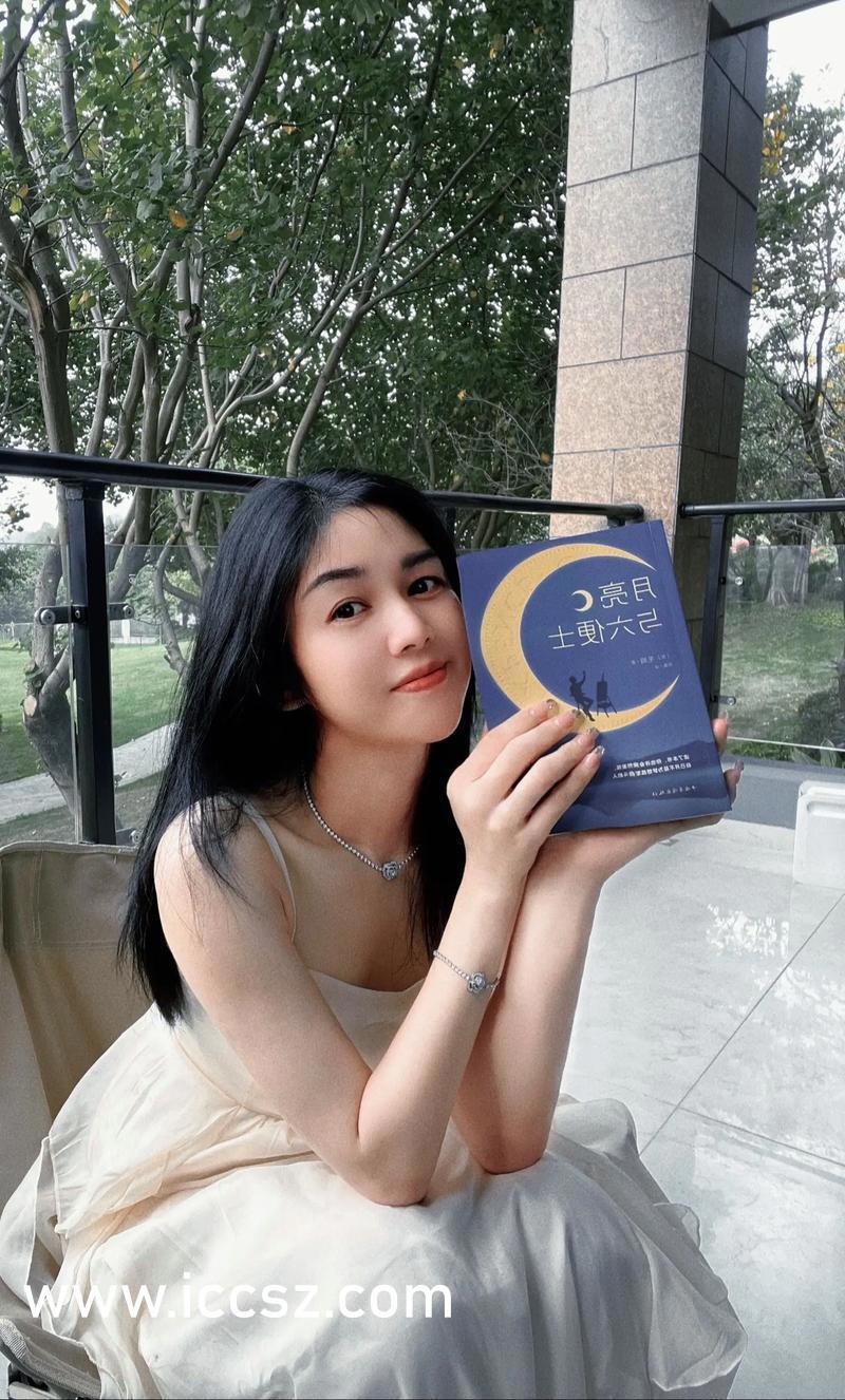 科技與藝術(shù)交融，動(dòng)漫美女脫光衣服的全新體驗