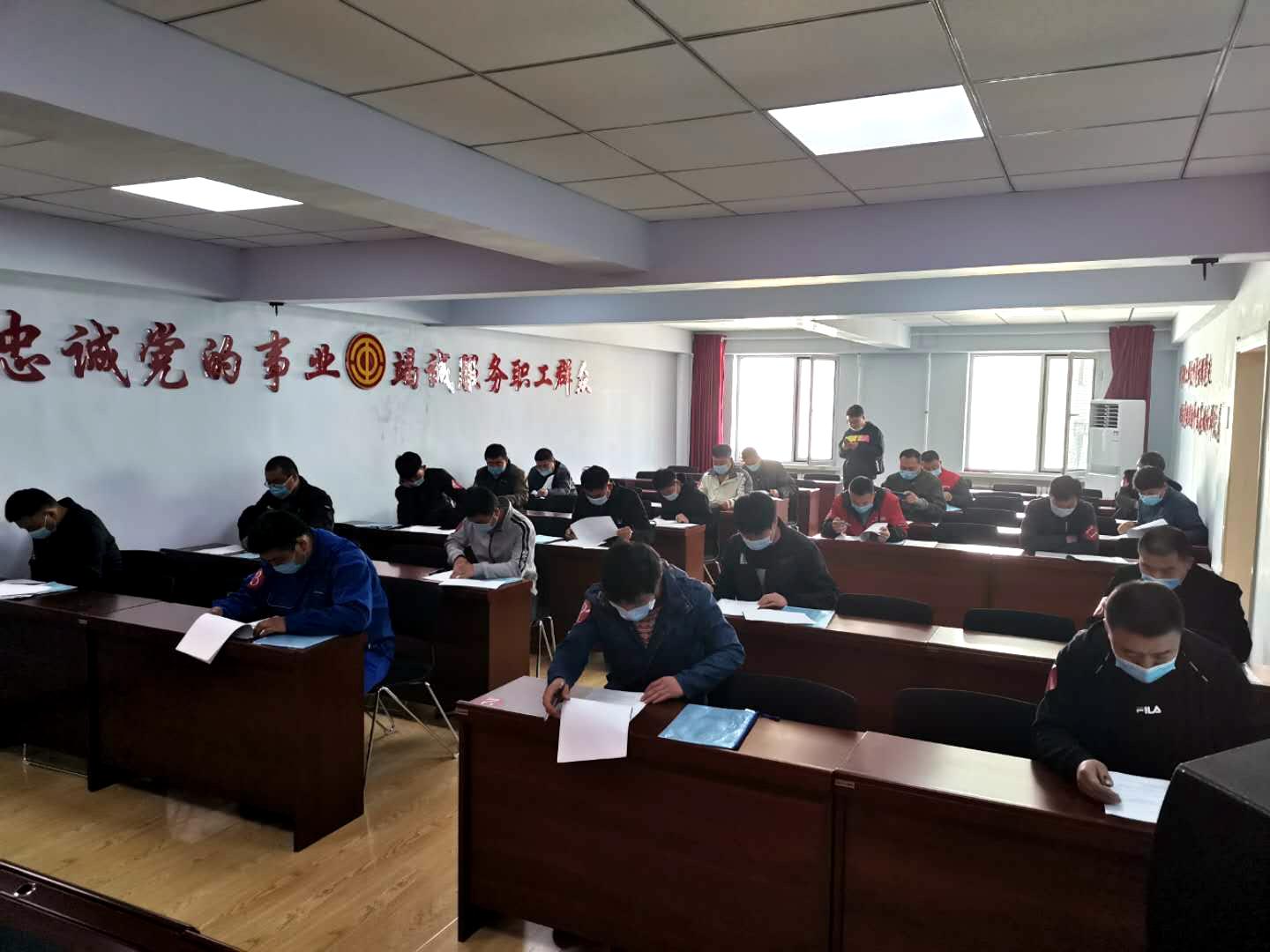 汽修技藝較量，時(shí)代的印記與技術(shù)的榮光競賽