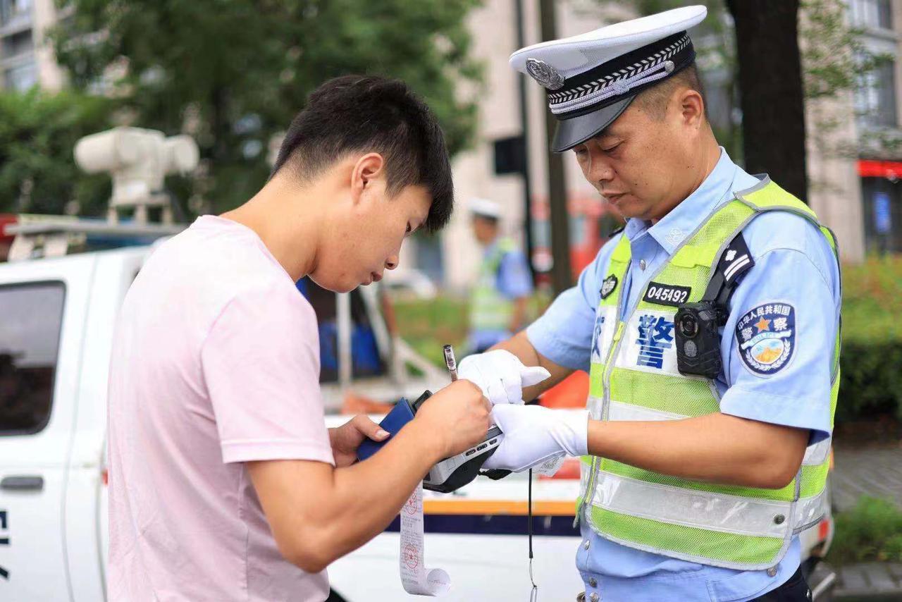 廠(chǎng)區標語(yǔ)煥新，點(diǎn)亮變化之光，鑄就自信未來(lái)之路