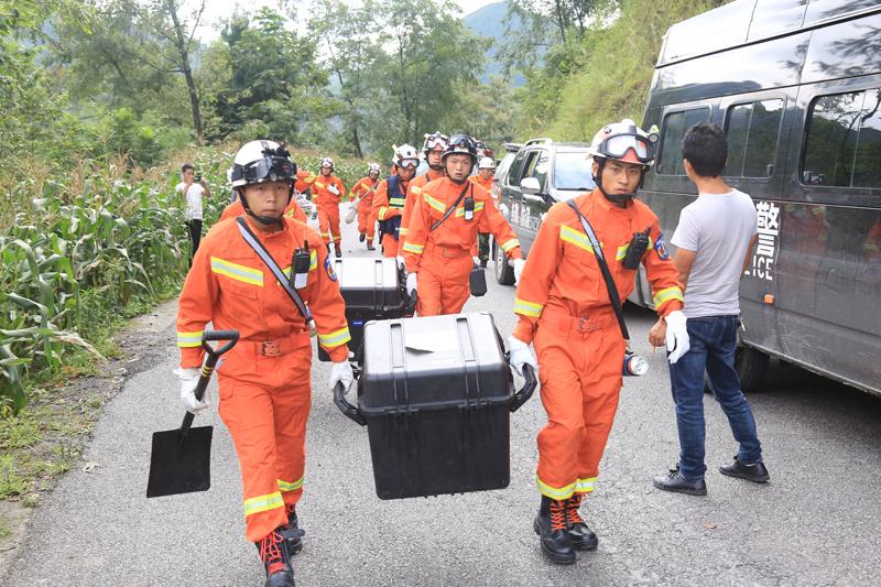 納雍山體滑坡最新消息，探秘滑坡背后神秘角落的小巷特色小店