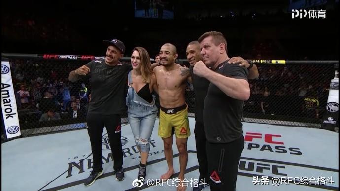 最新WWE格斗之夜，小巷熱血戰場(chǎng)與特色小店的探索之旅