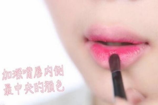 最新口紅涂法教程，輕松打造完美唇妝技巧
