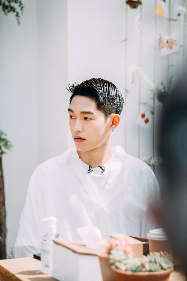 王鏘，時(shí)尚潮流的引領(lǐng)者最新動(dòng)態(tài)